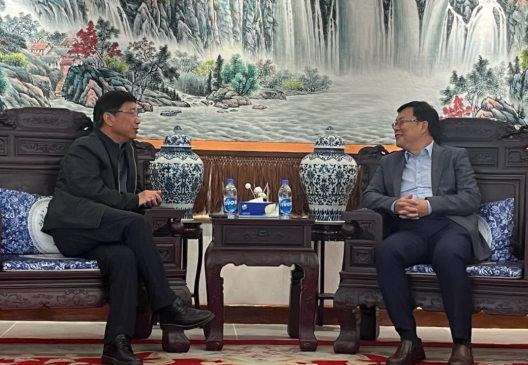 333体育资源王平卫董事长拜会周鼎大使